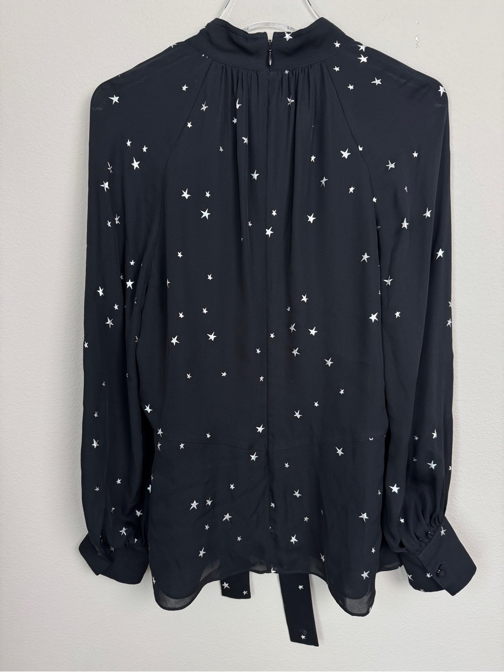 Tory Burch Star Print Silk Pleated Blouse Size 10 Tie Neck Dark Romance Gothmas - Picture 4 of 7